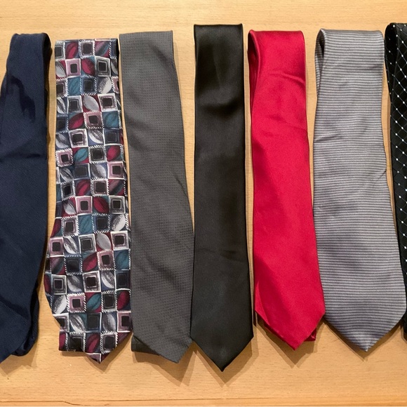 Bundle of Ties and tie hanger - Picture 1 of 3